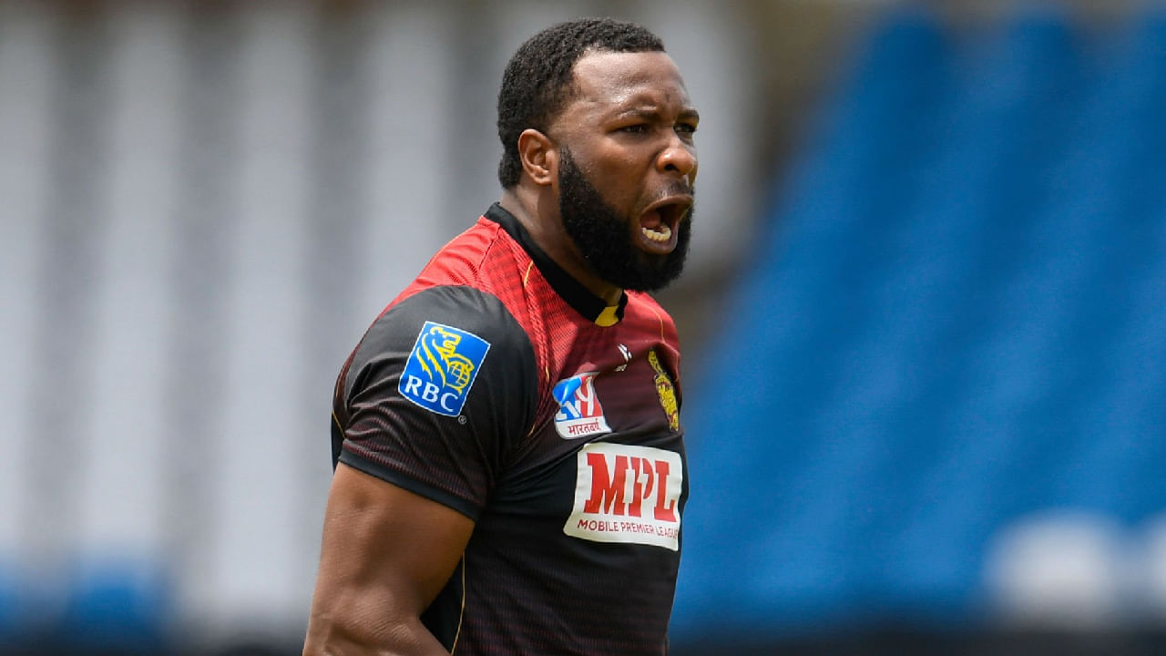 ವೆಸ್ಟ್ ಇಂಡೀಸ್ ಹಾಗೂ ವಿಶ್ವದ ಹಲವು ಲೀಗ್ ತಂಡಗಳ ಪರ 720 ಪಂದ್ಯಗಳನ್ನಾಡಿರುವ ಕೀರನ್ ಪೊಲಾರ್ಡ್ ಈವರೆಗೆ 401 ಕ್ಯಾಚ್ ಗಳನ್ನು ಹಿಡಿದಿದಿದ್ದಾರೆ. ಈ ಮೂಲಕ ಟಿ20 ಕ್ರಿಕೆಟ್ ಇತಿಹಾಸದಲ್ಲೇ 400+ ಕ್ಯಾಚ್ ಹಿಡಿದ ವಿಶ್ವದ ಏಕೈಕ ಫೀಲ್ಡರ್ ಎಂಬ ಹೆಗ್ಗಳಿಕೆಯನ್ನು ತಮ್ಮದಾಗಿಸಿಕೊಂಡಿದ್ದಾರೆ.