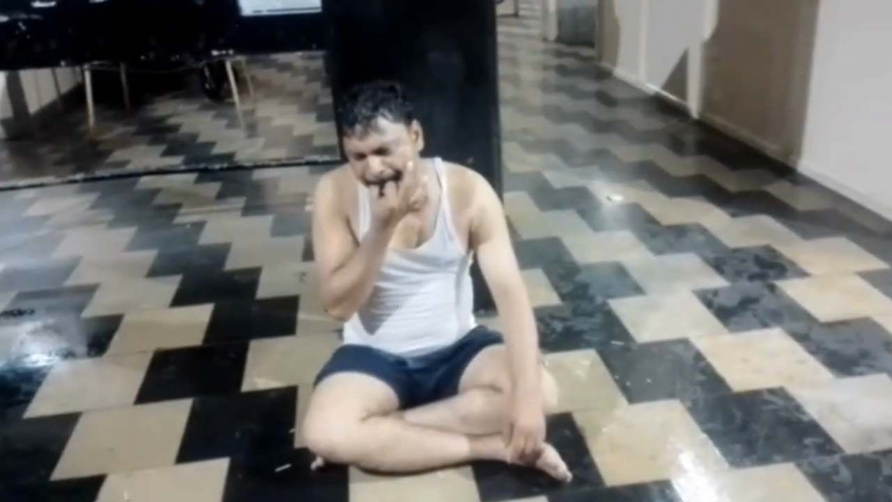 ಮಂಡ್ಯ: ಕಂಠ ಪೂರ್ತಿ ಕುಡಿದು ಬಸ್ ಚಾಲಕನ ಹುಚ್ಚಾಟ, ಬಟ್ಟೆ ಕಳಚಿ ಅಸಭ್ಯ ವರ್ತನೆ