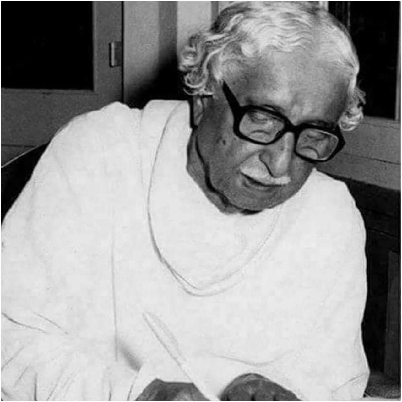 ಕುಪ್ಪಳ್ಳಿ ವೆಂಕಟಪ್ಪ ಪುಟ್ಟಪ್ಪ (ಕುವೆಂಪು) ಅವರಿಗೆ ‘ಭಾರತ ರತ್ನ’ ನೀಡುವಂತೆ ಕೇಂದ್ರ ಸರ್ಕಾರಕ್ಕೆ ರಾಜ್ಯ ಸರ್ಕಾರ ಶಿಫಾರಸು ಮಾಡಲು ನಿರ್ಧರಿಸಿದೆ ಎಂದು ಸಚಿವ ಹೆಚ್​​.ಕೆ. ಪಾಟೀಲ್ ಅವರು ತಿಳಿಸಿದ್ದಾರೆ.