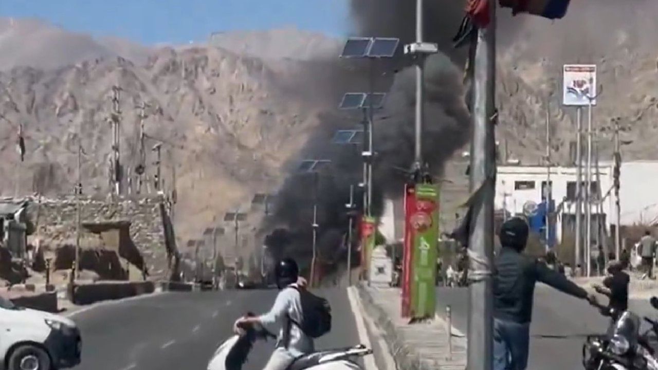 ಹಿಂಸಾಚಾರಕ್ಕೆ ತಿರುಗಿದ ಲಡಾಖ್‌ ಪ್ರತಿಭಟನೆ; 4 ಮಂದಿ ಸಾವು, 70 ಜನರಿಗೆ ಗಾಯ