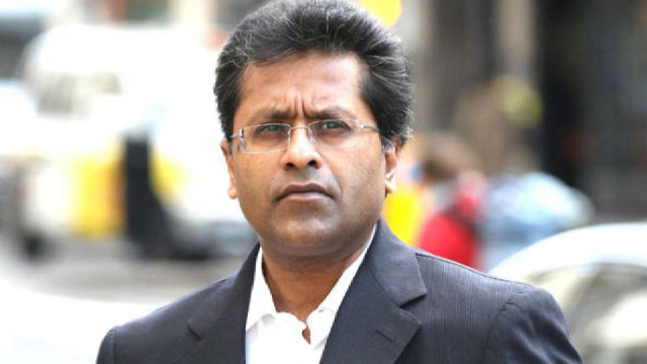 ರಾಯಲ್ ಚಾಲೆಂಜರ್ಸ್ ಬೆಂಗಳೂರು ಫ್ರಾಂಚೈಸಿಯನ್ನು ಮಾರಾಟ ಮಾಡಲು ಡಿಯಾಜಿಯೋ ಕಂಪೆನಿ ಮುಂದಾಗಿದೆ ಎಂದು ಲಲಿತ್ ಮೋದಿ ಹೇಳಿದ್ದಾರೆ. ಈ ಹಿಂದೆ ಆರ್ಸಿಬಿ ಇಂತಹ ಸುದ್ದಿಯನ್ನು ನಿರಾಕರಿಸಿತ್ತು. ಆದರೆ ಇದೀಗ ಆರ್ಸಿಬಿ ಮಾಲೀಕರು ತಮ್ಮ ಬ್ಯಾಲೆನ್ಸ್ ಶೀಟ್ನಿಂದ ತೆಗೆದು ಮಾರಾಟ ಮಾಡಲು ನಿರ್ಧರಿಸಿದ್ದಾರೆಂದು ತೋರುತ್ತಿದೆ.