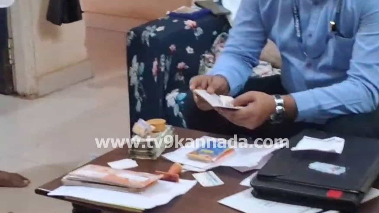 ಬೀದರ್ ಪಶುವೈದ್ಯಕೀಯ ವಿವಿ ಭ್ರಷ್ಟಾಚಾರ ಪ್ರಕರಣ: ಕರ್ನಾಟಕದ 69 ಕಡೆ ಏಕಕಾಲದಲ್ಲಿ ಲೋಕಾಯುಕ್ತ ದಾಳಿ ಬೀದರ್ ಪಶುವೈದ್ಯಕೀಯ ವಿವಿ ಭ್ರಷ್ಟಾಚಾರ ಪ್ರಕರಣ: ಕರ್ನಾಟಕದ 69 ಕಡೆ ಏಕಕಾಲದಲ್ಲಿ ಲೋಕಾಯುಕ್ತ ದಾಳಿ