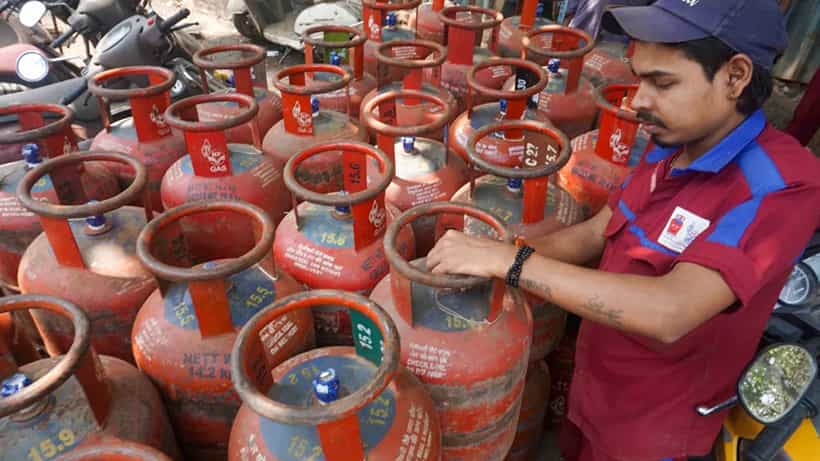 Commercial LPG Cylinder Price: ವಾಣಿಜ್ಯ ಬಳಕೆಯ ಎಲ್ಪಿಜಿ ಸಿಲಿಂಡರ್ ಬೆಲೆ 51.50 ರೂ. ಇಳಿಕೆ
