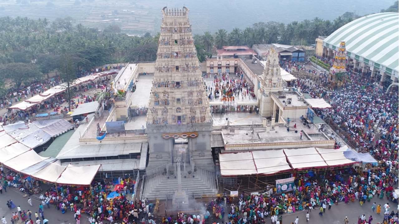 ಚಾಮರಾಜನಗರ ಮಲೆ ಮಹದೇಶ್ವರನಿಗೆ ತಟ್ಟಲ್ಲ ಯಾವುದೇ ಗ್ರಹಣ: ಮಾದಪ್ಪನ ರಹಸ್ಯ ತಿಳಿಯಿರಿ! ಚಾಮರಾಜನಗರ ಮಲೆ ಮಹದೇಶ್ವರನಿಗೆ ತಟ್ಟಲ್ಲ ಯಾವುದೇ ಗ್ರಹಣ: ಮಾದಪ್ಪನ ರಹಸ್ಯ ತಿಳಿಯಿರಿ!