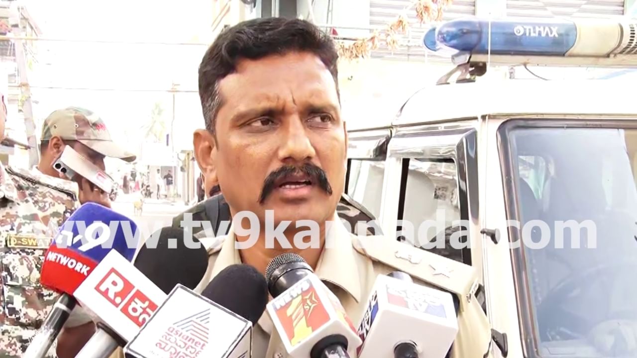 ಮದ್ದೂರು ಕಲ್ಲು ತೂರಾಟ: ಗಣೇಶೋತ್ಸವ ಮೆರವಣಿಗೆ ವೇಳೆ ನಿಜಕ್ಕೂ ನಡೆದಿದ್ದೇನು? ಮಂಡ್ಯ ಎಸ್ಪಿ ಹೇಳಿದ್ದಿಷ್ಟು ಮದ್ದೂರು ಕಲ್ಲು ತೂರಾಟ: ಗಣೇಶೋತ್ಸವ ಮೆರವಣಿಗೆ ವೇಳೆ ನಿಜಕ್ಕೂ ನಡೆದಿದ್ದೇನು? ಮಂಡ್ಯ ಎಸ್ಪಿ ಹೇಳಿದ್ದಿಷ್ಟು