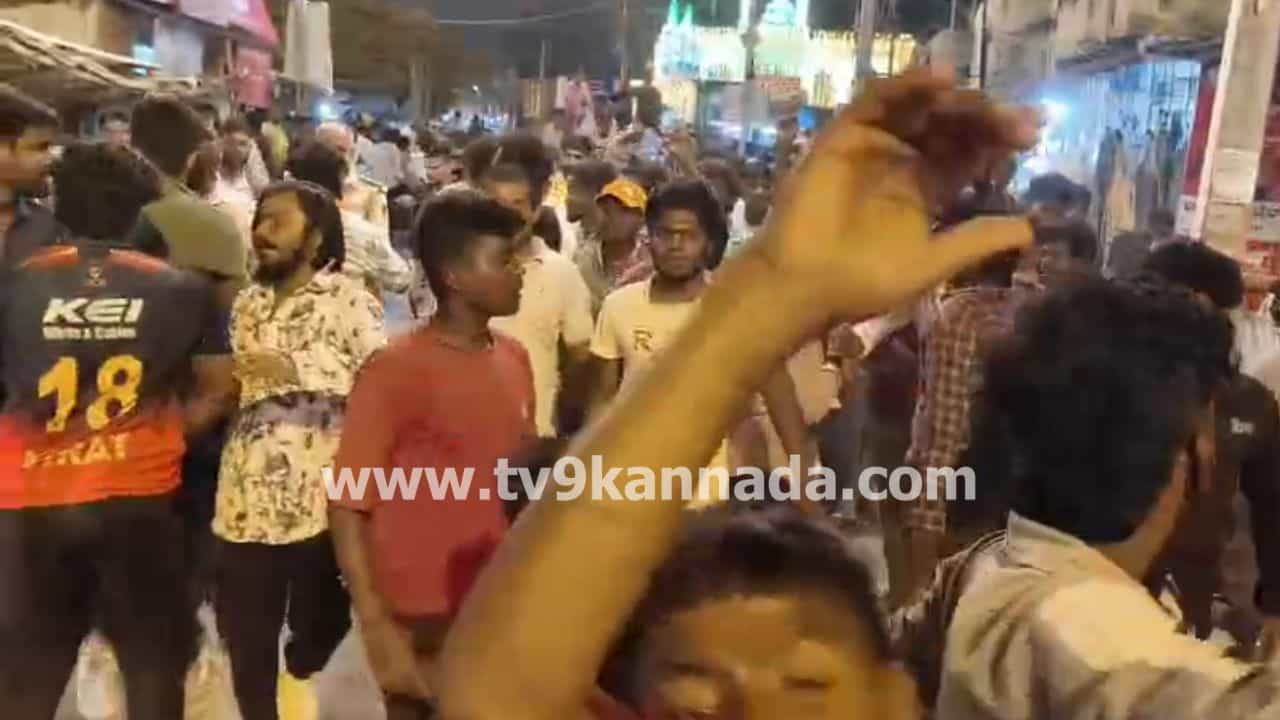 ಮಂಡ್ಯ: ಮದ್ದೂರಿನಲ್ಲಿ ಗಣೇಶ ಮೆರವಣಿಗೆ ವೇಳೆ ಕಲ್ಲು ತೂರಾಟ, ನಾಲ್ವರು ಹೋಂಗಾರ್ಡ್​ಗಳು ಸೇರಿ ಎಂಟು ಜನರಿಗೆ ಗಾಯ