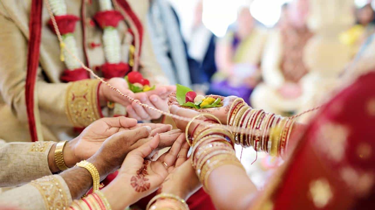 ವರದಕ್ಷಿಣೆಗಾಗಿ ಮಗಳ ಕೊಲೆ, ಆಕೆಯ ಶವ ನೋಡಿ ಪ್ರಾಣಬಿಟ್ಟ ತಾಯಿ ವರದಕ್ಷಿಣೆಗಾಗಿ ಮಗಳ ಕೊಲೆ, ಆಕೆಯ ಶವ ನೋಡಿ ಪ್ರಾಣಬಿಟ್ಟ ತಾಯಿ