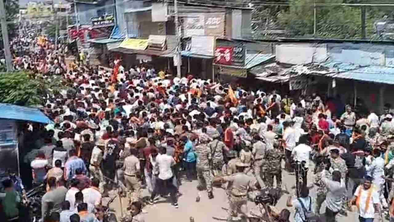 ಮದ್ದೂರು ಉದ್ವಿಗ್ನ: ಕಲ್ಲು ತೂರಿದವರ ವಿರುದ್ಧ ಭುಗಿಲೆದ್ದ ಆಕ್ರೋಶ, ಪ್ರತಿಭಟನೆ ವೇಳೆ ಮತ್ತೆ ಕಲ್ಲು ತೂರಾಟ, ಲಾಠಿಚಾರ್ಜ್