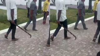 ಪ್ರಧಾನಿ ಮೋದಿ ಹುಟ್ಟುಹಬ್ಬ: ಕಸ ಗೂಡಿಸಿ, ಸಸಿ ನೆಟ್ಟ ಕೇಂದ್ರ ಸಚಿವ ಪ್ರಲ್ಹಾದ್​ ಜೋಶಿ