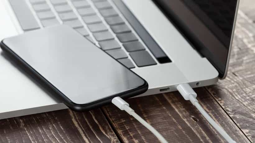 Tech Tips: ಲ್ಯಾಪ್ಟಾಪ್ನಿಂದ ನಿಮ್ಮ ಫೋನ್ ಏಕೆ ಚಾರ್ಜ್ ಮಾಡಬಾರದು?: ಶೇ. 99 ಜನರಿಗೆ ತಿಳಿದಿಲ್ಲ