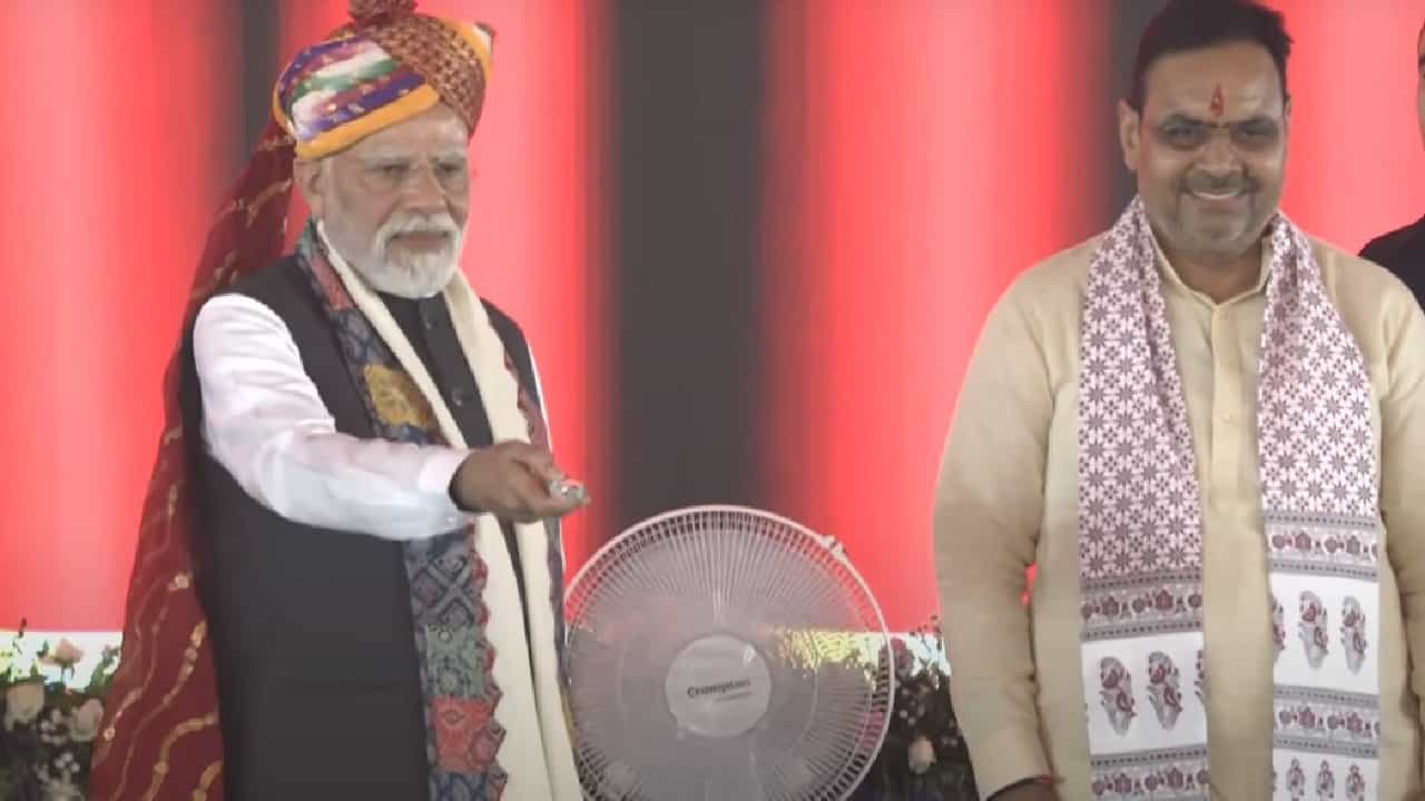 ರಾಜಸ್ಥಾನದಲ್ಲಿ 1.22 ಕೋಟಿ ರೂ. ಮೌಲ್ಯದ ಅಭಿವೃದ್ಧಿ ಯೋಜನೆಗಳಿಗೆ ಪ್ರಧಾನಿ ಮೋದಿ ಚಾಲನೆ ರಾಜಸ್ಥಾನದಲ್ಲಿ 1.22 ಕೋಟಿ ರೂ. ಮೌಲ್ಯದ ಅಭಿವೃದ್ಧಿ ಯೋಜನೆಗಳಿಗೆ ಪ್ರಧಾನಿ ಮೋದಿ ಚಾಲನೆ