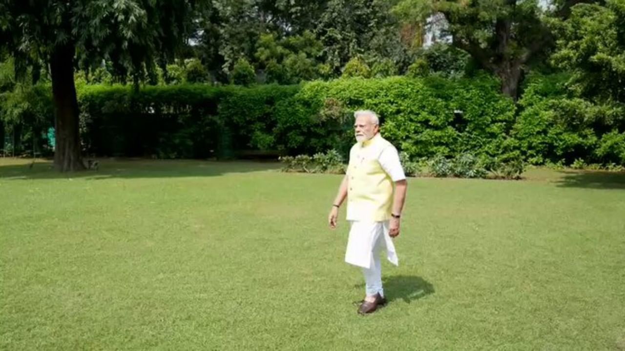 ಹುಟ್ಟುಹಬ್ಬಕ್ಕೆ ಕಿಂಗ್ ಚಾರ್ಲ್ಸ್ ಉಡುಗೊರೆಯಾಗಿ ಕೊಟ್ಟ ಕದಂಬ ಸಸಿ ನೆಟ್ಟ ಪ್ರಧಾನಿ ಮೋದಿ ಹುಟ್ಟುಹಬ್ಬಕ್ಕೆ ಕಿಂಗ್ ಚಾರ್ಲ್ಸ್ ಉಡುಗೊರೆಯಾಗಿ ಕೊಟ್ಟ ಕದಂಬ ಸಸಿ ನೆಟ್ಟ ಪ್ರಧಾನಿ ಮೋದಿ