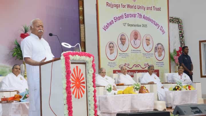 ಭಾರತದ ಮೇಲಿನ ಭಯದಿಂದ ಭಾರತೀಯ ಸರಕುಗಳ ಮೇಲೆ ಸುಂಕ ಹೇರಿಕೆ; ಆರ್ಎಸ್ಎಸ್ ಮುಖ್ಯಸ್ಥ ಮೋಹನ್ ಭಾಗವತ್ ಭಾರತದ ಮೇಲಿನ ಭಯದಿಂದ ಭಾರತೀಯ ಸರಕುಗಳ ಮೇಲೆ ಸುಂಕ ಹೇರಿಕೆ; ಆರ್ಎಸ್ಎಸ್ ಮುಖ್ಯಸ್ಥ ಮೋಹನ್ ಭಾಗವತ್