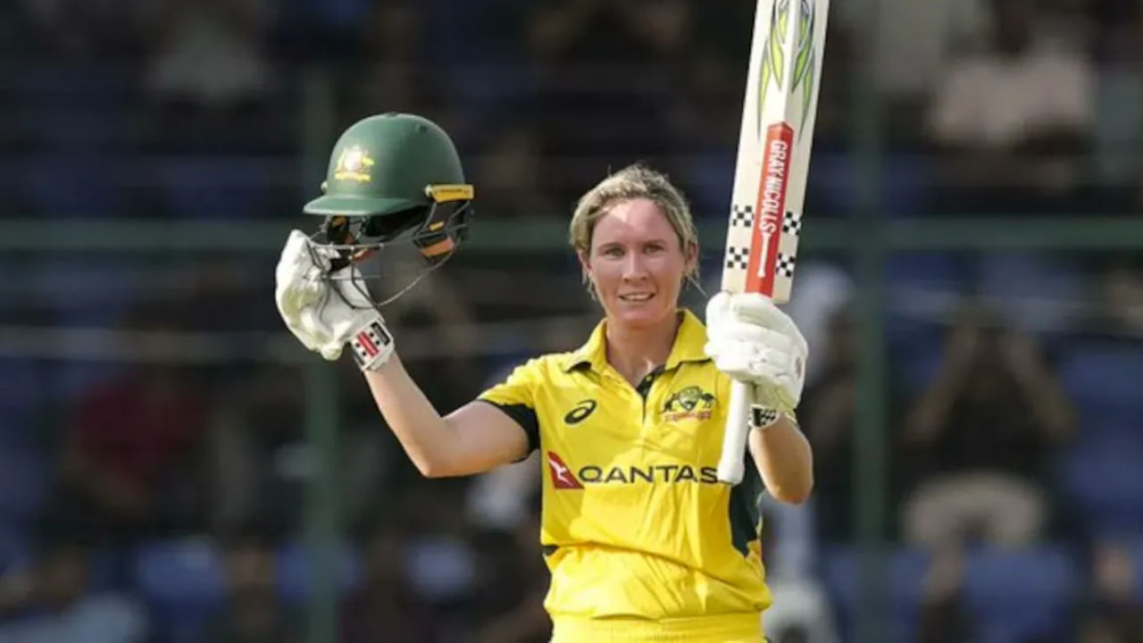 ಪಾಕಿಸ್ತಾನದ ಸಿದ್ರಾ ಅಮೀನ್ 10 ಸ್ಥಾನಗಳ ಏರಿಕೆ ಕಂಡು 13ನೇ ಸ್ಥಾನಕ್ಕೆ ತಲುಪಿದ್ದಾರೆ. ಅಮೀನ್ 636 ರೇಟಿಂಗ್ ಪಾಯಿಂಟ್‌ಗಳೊಂದಿಗೆ ವೃತ್ತಿಜೀವನದ ಅತ್ಯುತ್ತಮ ಪ್ರದರ್ಶನ ನೀಡಿದ್ದು, ಅಗ್ರ 10 ಸ್ಥಾನಗಳಿಂದ ಕೇವಲ 19 ಅಂಕಗಳ ಹಿಂದಿದ್ದಾರೆ. ಆಸ್ಟ್ರೇಲಿಯಾದ ಬೆತ್ ಮೂನಿ ಕೂಡ ಎರಡು ಸ್ಥಾನಗಳ ಏರಿಕೆ ಕಂಡು ಮೂರನೇ ಸ್ಥಾನಕ್ಕೆ ತಲುಪಿದ್ದಾರೆ. 