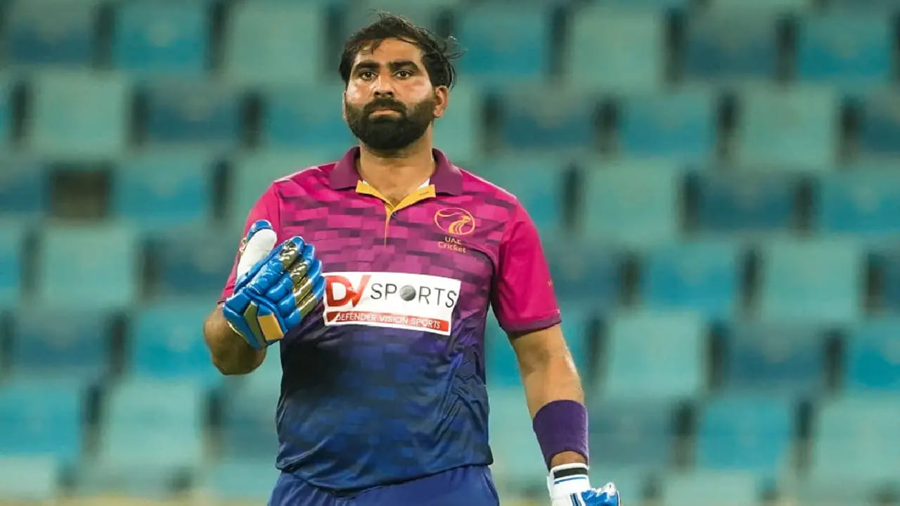 ಹಾಗೆಯೇ ಟಿ20 ಅಂತಾರಾಷ್ಟ್ರೀಯ ಕ್ರಿಕೆಟ್​ನಲ್ಲಿ ಅತೀ ಹೆಚ್ಚು ಸಿಕ್ಸ್ ಸಿಡಿಸಿದ ಬ್ಯಾಟರ್​ಗಳ ಪಟ್ಟಿಯಲ್ಲೂ ಮುಹಮ್ಮದ್ ವಸೀಮ್ ದ್ವಿತೀಯ ಸ್ಥಾನಕ್ಕೇರಿದ್ದಾರೆ. ಈ ಪಟ್ಟಿಯಲ್ಲಿ ರೋಹಿತ್ ಶರ್ಮಾ (205 ಸಿಕ್ಸ್) ಅಗ್ರಸ್ಥಾನದಲ್ಲಿದ್ದಾರೆ. ಇದೀಗ 176 ಸಿಕ್ಸರ್​ಗಳೊಂದಿಗೆ ನ್ಯೂಝಿಲೆಂಡ್​ನ ಮಾರ್ಟಿನ್ ಗಪ್ಟಿಲ್ (173 ಸಿಕ್ಸ್) ಅವರನ್ನು ಹಿಂದಿಕ್ಕಿ ಮುಹಮ್ಮದ್ ವಸೀಮ್ ದ್ವಿತೀಯ ಸ್ಥಾನಕ್ಕೇರಿದ್ದಾರೆ.