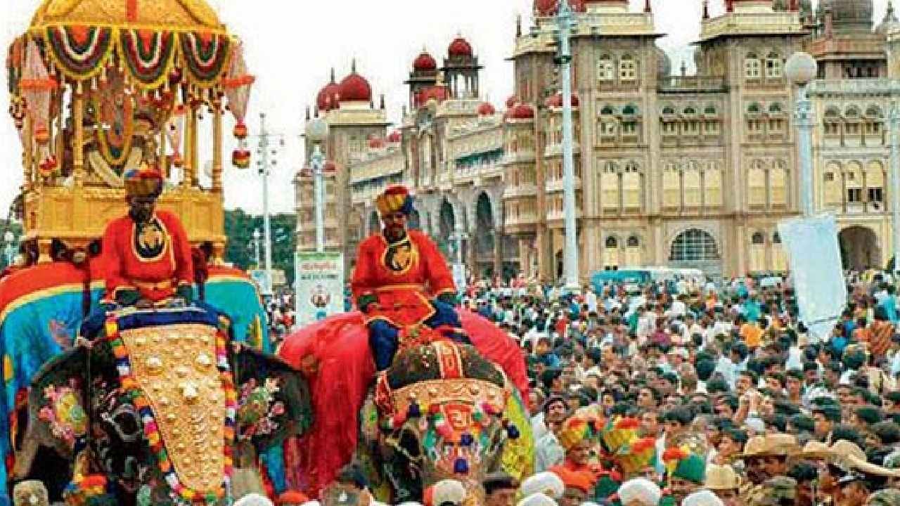 ಮೈಸೂರು ದಸರಾ ಗೋಲ್ಡ್ ಕಾರ್ಡ್, ಟಿಕೆಟ್ ದರ ಎಷ್ಟು? ಖರೀದಿ ಹೇಗೆ? ಇಲ್ಲಿದೆ ವಿವರ ಮೈಸೂರು ದಸರಾ ಗೋಲ್ಡ್ ಕಾರ್ಡ್, ಟಿಕೆಟ್ ದರ ಎಷ್ಟು? ಖರೀದಿ ಹೇಗೆ? ಇಲ್ಲಿದೆ ವಿವರ