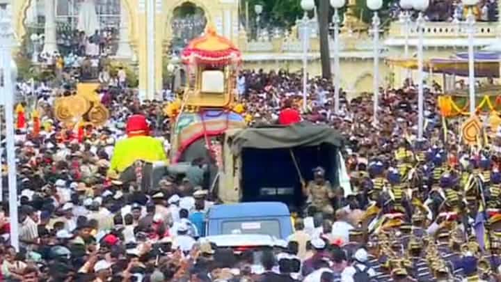 ಮೈಸೂರು ದಸರಾ ಹಾಡು ಬಿಡುಗಡೆ, ರಾಜೇಶ್ ಕೃಷ್ಣನ್ ಕಂಠ ಸಿರಿಯಲ್ಲಿ ಮೊಳಗಿದ ಹಾಡು, ವಿಡಿಯೋ ಇಲ್ಲಿದೆ ನೋಡಿ ಮೈಸೂರು ದಸರಾ ಹಾಡು ಬಿಡುಗಡೆ, ರಾಜೇಶ್ ಕೃಷ್ಣನ್ ಕಂಠ ಸಿರಿಯಲ್ಲಿ ಮೊಳಗಿದ ಹಾಡು, ವಿಡಿಯೋ ಇಲ್ಲಿದೆ ನೋಡಿ