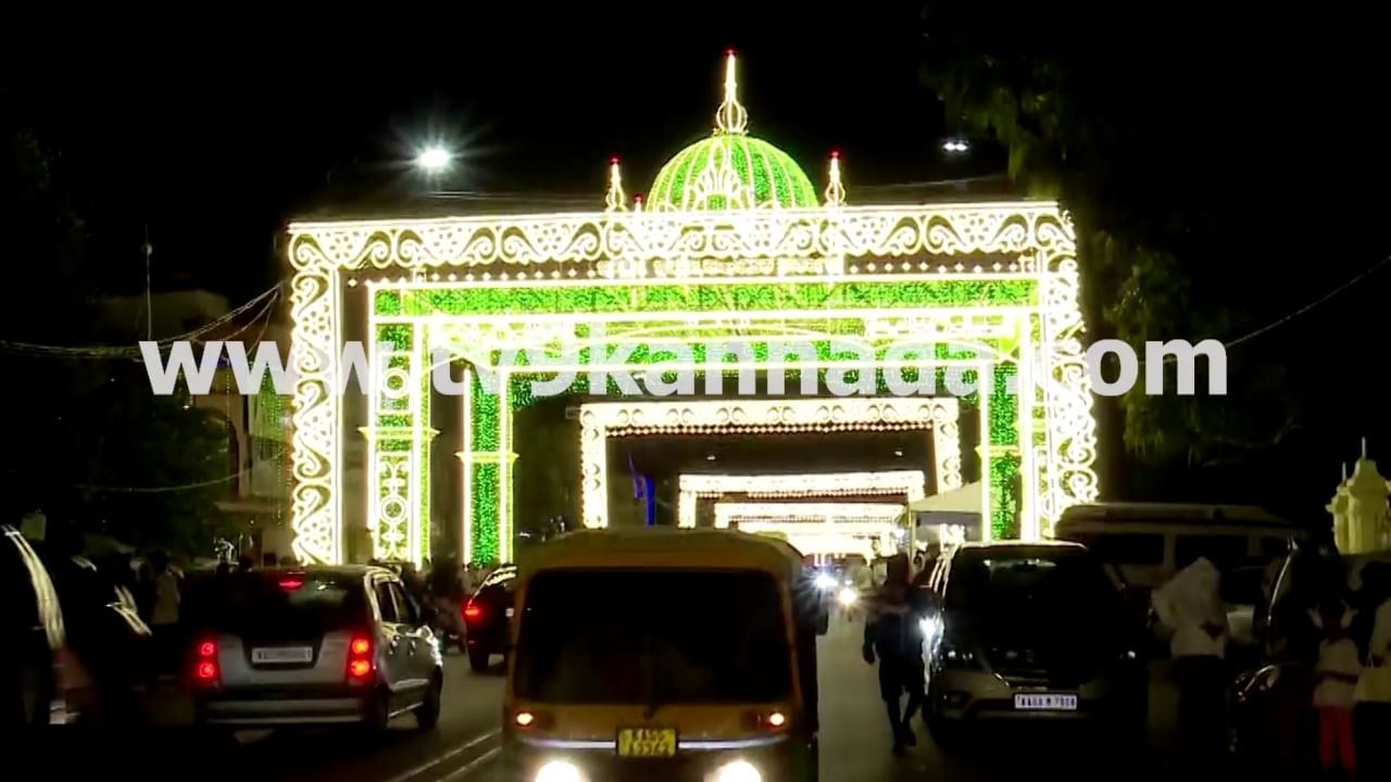 ದಸರಾ ದೀಪಾಲಂಕಾರಕ್ಕೆ ಚಾಲನೆ: ಲೈಟಿಂಗ್ಸ್​ನಿಂದ ಝಗಮಗಿಸುತ್ತಿರುವ ಮೈಸೂರು ರಸ್ತೆಗಳ ನೋಡಿ
