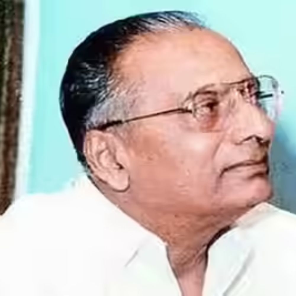 ನಿರ್ಮಾಪಕರಾಗಿ ತೆಲುಗು ಚಿತ್ರರಂಗಕ್ಕೆ ಅತ್ಯದ್ಭುತ ಸಿನಿಮಾಗಳನ್ನು ನೀಡಿರುವ ಬಿ ನಾಗಿ ರೆಡ್ಡಿ ಅವರಿಗೆ 1986 ರಲ್ಲಿ ಫಾಲ್ಕೆ ಪ್ರಶಸ್ತಿ ನೀಡಲಾಯ್ತು. ಇವರು ಏಷ್ಯಾದಲ್ಲಿ ದೊಡ್ಡದಾದ ವಿಜಯ ವಾಹಿನಿ ಸ್ಟುಡಿಯೋ ನಿರ್ಮಾಣ ಮಾಡಿದ್ದರು.