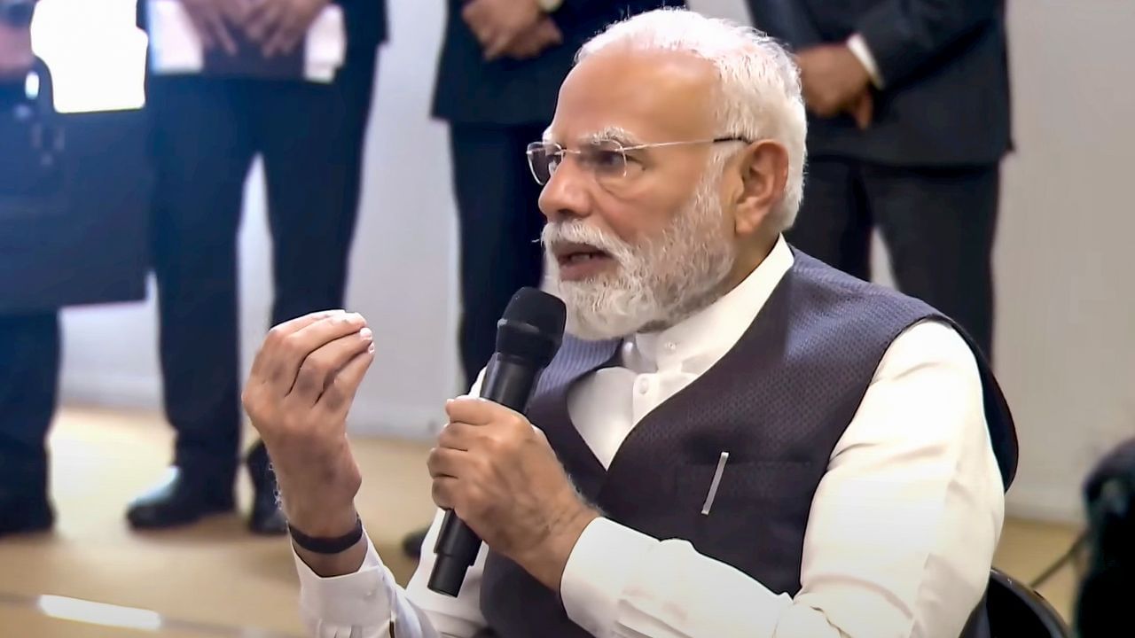 ಜಗತ್ತಿನ ಮುಂದೆ ಭಾರತವನ್ನು ಪ್ರಜ್ವಲಿಸುವಂತೆ ಮಾಡಿ ಈ ಭರತ ಭೂಮಿಯಲ್ಲಿ ಧ್ರುವ ನಕ್ಷತ್ರದಂತೆ ಹೊಳೆಯುತ್ತಿರುವ ಭಾರತೀಯ ಹೆಮ್ಮೆಯ ಪ್ರಧಾನಿ ಶ್ರೀ ನರೇಂದ್ರ ಮೋದಿ ಜಿ ಅವರಿಗೆ ಜನ್ಮದಿನದ ಶುಭಾಶಯಗಳು. ನಿಮ್ಮ ಆಡಳಿತದಲ್ಲಿ ಭಾರತವು ಮತ್ತಷ್ಟು ಉತ್ತುಂಗಕೇರಲಿ.