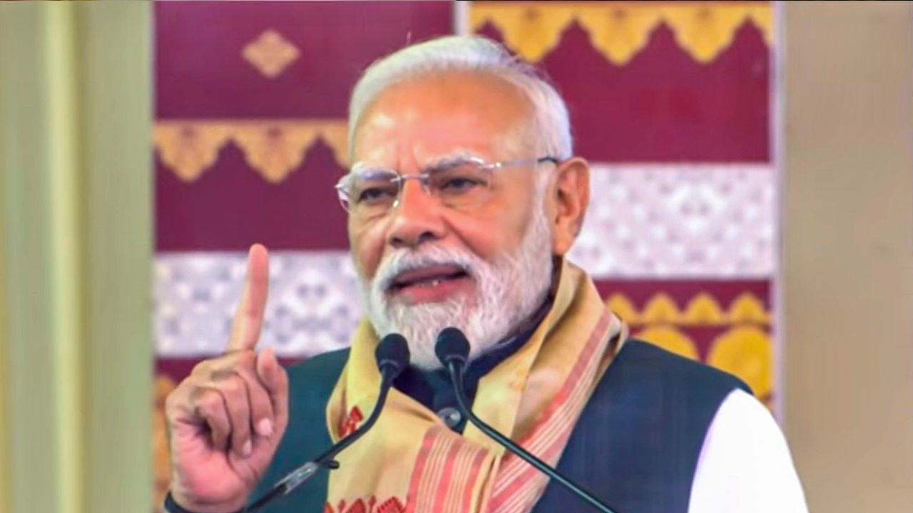 ನನ್ನ ಪ್ರೀತಿಯ ಈ ದೇಶದ ನಿಷ್ಠಾವಂತ ಹೆಮ್ಮೆಯ ಗೌರವಾನ್ವಿತ ಪ್ರಧಾನಿ ಮೋದಿಜಿ ಅವರಿಗೆ ಹುಟ್ಟು ಹಬ್ಬದ ಶುಭಾಶಯಗಳು ನಿಮಗೆ ಆ ದೇವರು ಆರೋಗ್ಯ ಆಯಸ್ಸು ಕರುಣಿಸಲಿ ಎಂದು ಬೇಡಿಕೊಳ್ಳುತ್ತೇನೆ. ಇನ್ನು ನಿಮ್ಮ ಪ್ರಾಮಾಣಿಕ ಸೇವೆ ಈ ದೇಶದ ನಮ್ಮಂತ ಸಾಮಾನ್ಯ ಜನರಿಗೆ ತುಂಬಾ ಅವಶ್ಯಕವಾಗಿದೆ. ಇನ್ನು ಎಂದು ನೂರು ಕಾಲ ಚೆನ್ನಾಗಿರಬೇಕು ನೀವು ಈ ದೇಶದ ಸೇವೆಯನ್ನು ಪ್ರಧಾನಿಯಾಗಿ ಮುಂದುವರೆಸಿ ಎಂಬುದು ನಮ್ಮ ಆಶಯ ಜೈ ಮೋದಿಜಿ... ಜೈ ಭಾರತ ಮಾತೆ