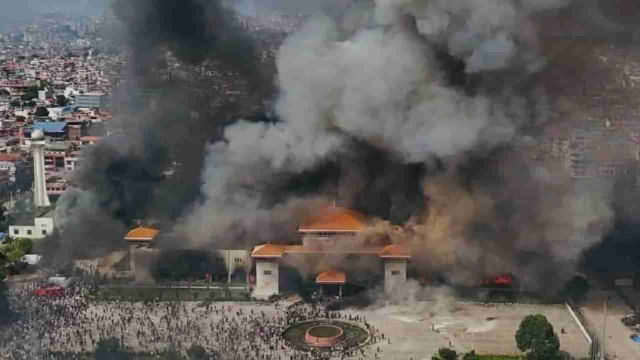 ಭಾರತದ ಬಾಗಿಲು ತಲುಪಿದ ನೇಪಾಳದ ಗಲಭೆ; ಗಡಿ ಬಂದ್, ವಿಮಾನಗಳ ಮಾರ್ಗ ಬದಲಾವಣೆ, ಉತ್ತರ ಪ್ರದೇಶದಲ್ಲಿ ಕಟ್ಟೆಚ್ಚರ