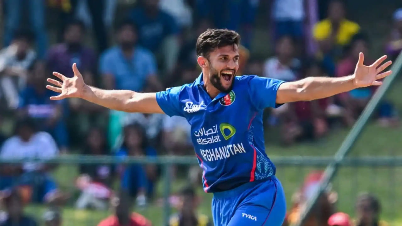 ಸಿಕಂದರ್ ರಾಝ ಒಟ್ಟು 302 ರೇಟಿಂಗ್ ಪಾಯಿಂಟ್ಗಳೊಂದಿಗೆ ಅಗ್ರಸ್ಥಾನವನ್ನು ಪಡೆದುಕೊಂಡಿದ್ದರೆ, ಅಫ್ಘಾನಿಸ್ತಾನದ ಉಮರ್ಜೈ ಈಗ ಎರಡನೇ ಸ್ಥಾನಕ್ಕೆ ಕುಸಿದಿದ್ದು, 296 ರೇಟಿಂಗ್ ಪಾಯಿಂಟ್ಗಳನ್ನು ಹೊಂದಿದ್ದಾರೆ. ಮೊಹಮ್ಮದ್ ನಬಿ ಕೂಡ ಒಂದು ಸ್ಥಾನ ಕಳೆದುಕೊಂಡು 292 ರೇಟಿಂಗ್ ಪಾಯಿಂಟ್ಗಳೊಂದಿಗೆ ಮೂರನೇ ಸ್ಥಾನಕ್ಕೆ ಬಂದಿದ್ದಾರೆ.