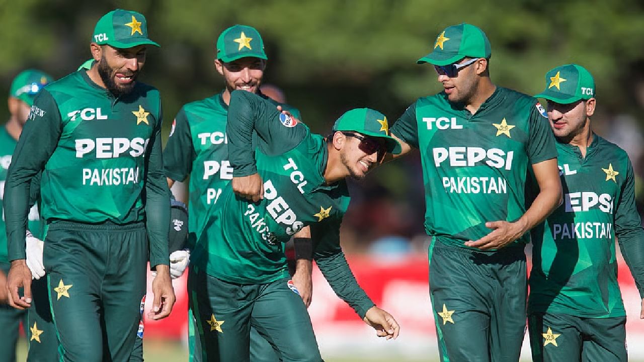 ಇದಕ್ಕೂ ಮುನ್ನ 2021 ರಲ್ಲಿ ಹರಾರೆಯಲ್ಲಿ ನಡೆದ ಟಿ20 ಪಂದ್ಯದಲ್ಲಿ ಪಾಕಿಸ್ತಾನ್ ತಂಡವನ್ನು ಝಿಂಬಾಬ್ವೆ 99 ರನ್​ಗಳಿಗೆ ಆಲೌಟ್ ಮಾಡಿದ್ದರು. ಇದು ಪೂರ್ಣ ಸದಸ್ಯ ರಾಷ್ಟ್ರದ ವಿರುದ್ಧ ಟಿ20 ಕ್ರಿಕೆಟ್​ನಲ್ಲಿ ಝಿಂಬಾಬ್ವೆ ತಂಡದ ಶ್ರೇಷ್ಠ ಪ್ರದರ್ಶನವಾಗಿತ್ತು.