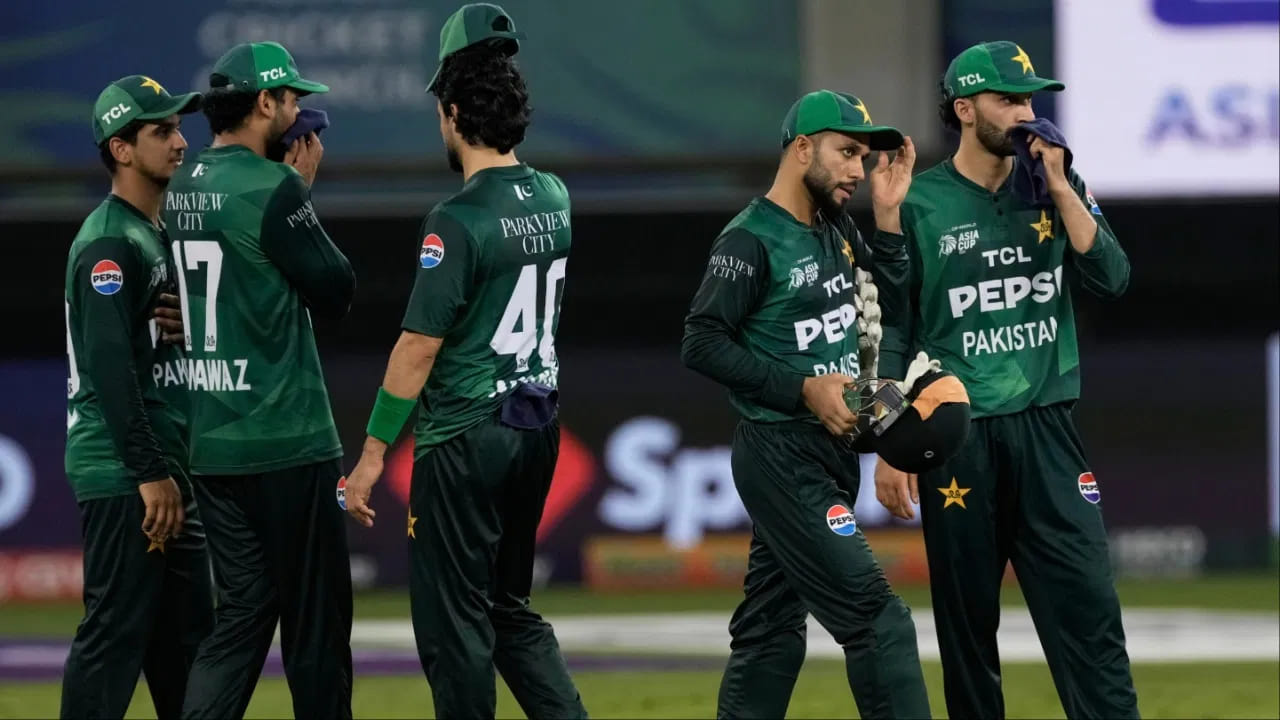 IND vs PAK: ಭಾರತದ ವಿರುದ್ಧ ಹೀನಾಯ ಸೋಲು; ಪಾಕ್ ಕ್ರಿಕೆಟ್ ಮಂಡಳಿಯಲ್ಲಿ ಮೊದಲ ತಲೆದಂಡ IND vs PAK: ಭಾರತದ ವಿರುದ್ಧ ಹೀನಾಯ ಸೋಲು; ಪಾಕ್ ಕ್ರಿಕೆಟ್ ಮಂಡಳಿಯಲ್ಲಿ ಮೊದಲ ತಲೆದಂಡ