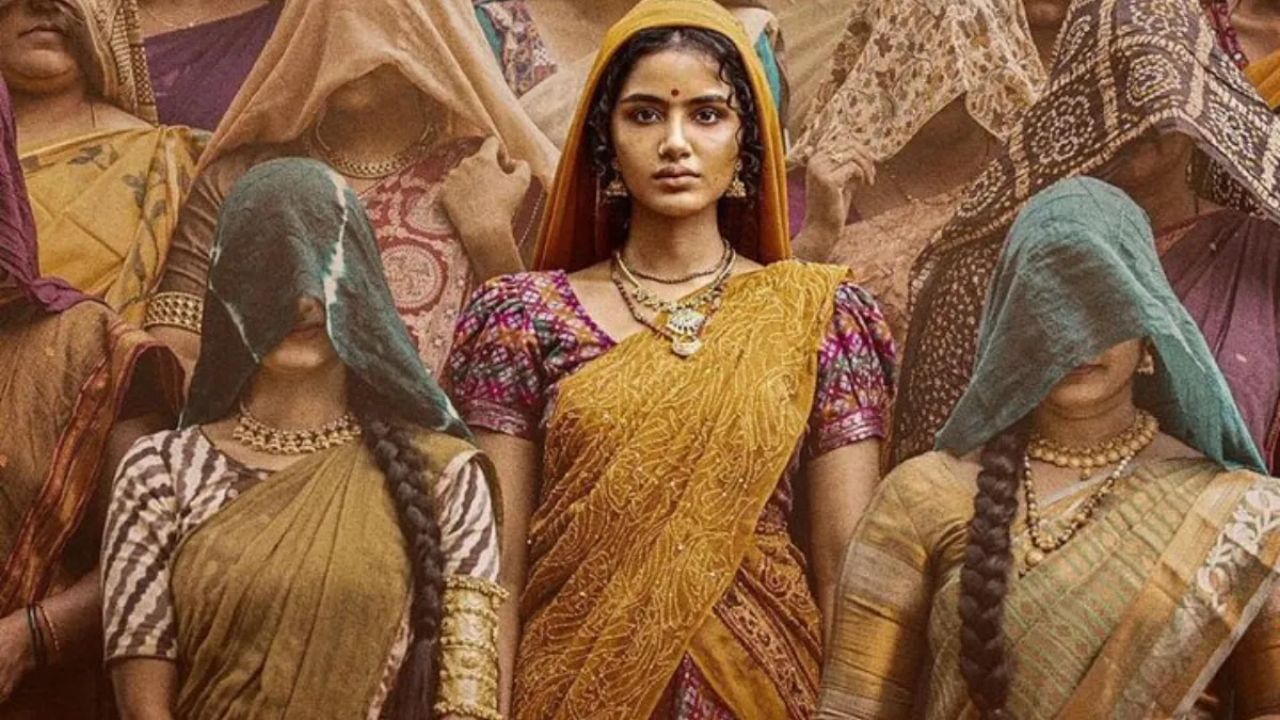 ಅನುಪಮಾ ಪರಮೇಶ್ವರನ್ ನಟಿಸಿರುವ ತೆಲುಗು ಸಿನಿಮಾ ‘ಪರದ’ ಇದೇ ವಾರ ಒಟಿಟಿಗೆ ಬಂದಿದೆ. ಕೆಲ ವಾರಗಳ ಹಿಂದಷ್ಟೆ ಚಿತ್ರಮಂದಿರಗಳಲ್ಲಿ ಬಿಡುಗಡೆ ಆಗಿದ್ದ ಈ ಸಿನಿಮಾ ವಿಮರ್ಶಕರಿಂದ ಉತ್ತಮ ಪ್ರಶಂಸೆ ಪಡೆದುಕೊಂಡಿತ್ತು. ಇದೀಗ ಈ ಸಿನಿಮಾ ಅಮೆಜಾನ್ ಪ್ರೈಂನಲ್ಲಿ ವೀಕ್ಷಣೆಗೆ ಲಭ್ಯವಿದೆ.