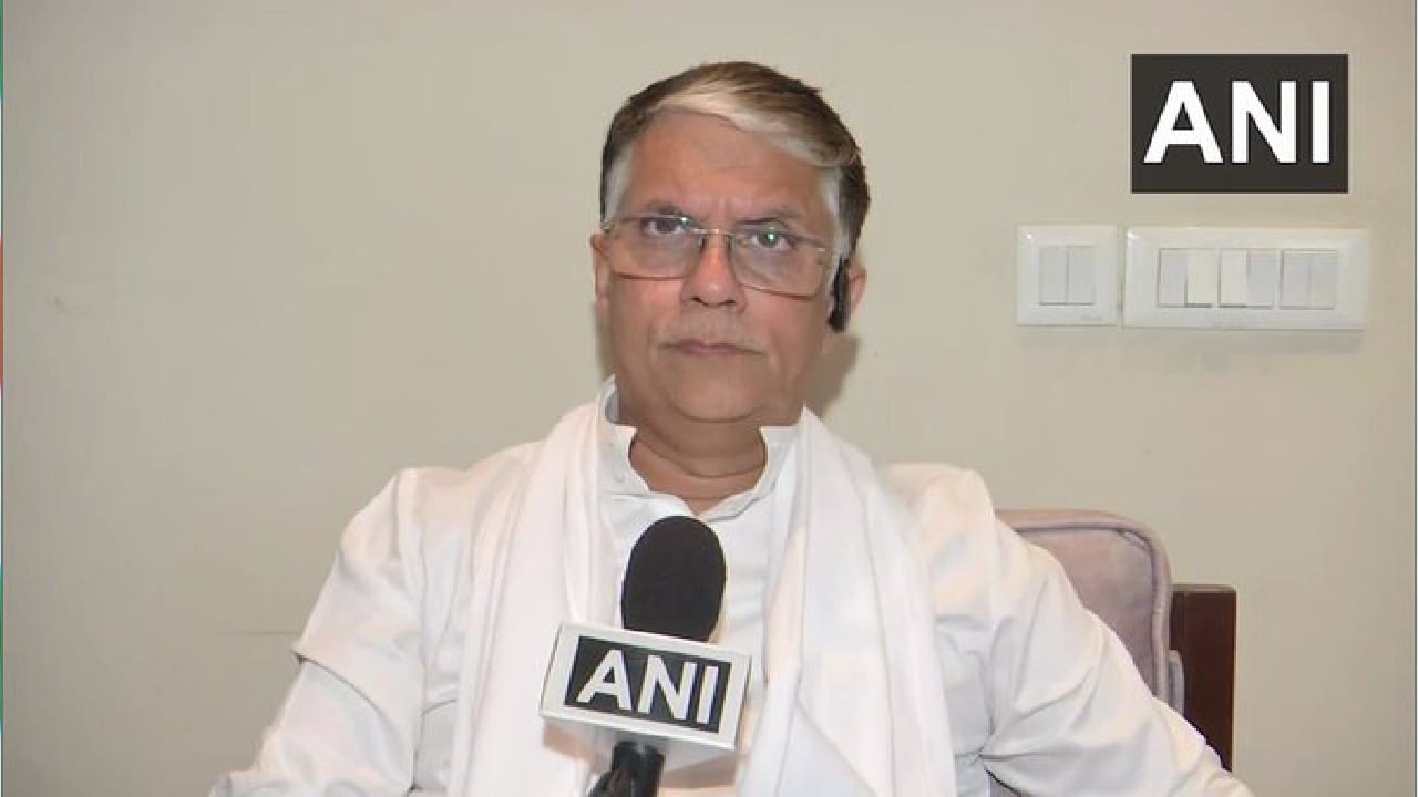 ಬೆಂಗಳೂರಿನ 1 ಲಕ್ಷ ನಕಲಿ ಮತದಾರರಿಗೇಕೆ ನೋಟಿಸ್ ನೀಡಿಲ್ಲ? ಚುನಾವಣಾ ಆಯೋಗಕ್ಕೆ ಪವನ್ ಖೇರಾ ಪ್ರಶ್ನೆ ಬೆಂಗಳೂರಿನ 1 ಲಕ್ಷ ನಕಲಿ ಮತದಾರರಿಗೇಕೆ ನೋಟಿಸ್ ನೀಡಿಲ್ಲ? ಚುನಾವಣಾ ಆಯೋಗಕ್ಕೆ ಪವನ್ ಖೇರಾ ಪ್ರಶ್ನೆ