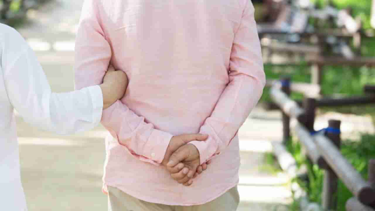 Personality Test: ಕೈಗಳನ್ನು ಹಿಂದಕ್ಕೆ ಕಟ್ಟಿ ನಿಲ್ಲುವ ಅಭ್ಯಾಸ ನಿಮ್ಮ ವ್ಯಕ್ತಿತ್ವದ ರಹಸ್ಯವನ್ನು ತಿಳಿಸುತ್ತದೆ