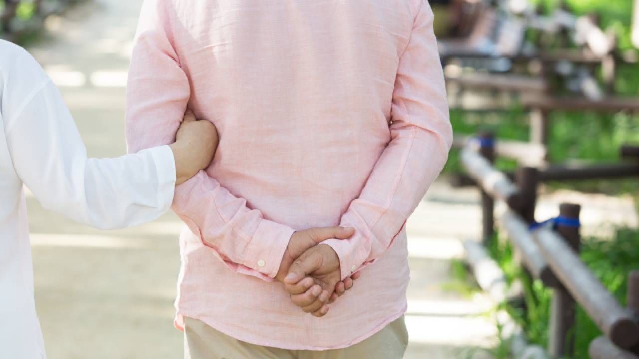 Personality Test: ಕೈಗಳನ್ನು ಹಿಂದಕ್ಕೆ ಕಟ್ಟಿ ನಿಲ್ಲುವ ಅಭ್ಯಾಸ ನಿಮ್ಮ ವ್ಯಕ್ತಿತ್ವದ ರಹಸ್ಯವನ್ನು ತಿಳಿಸುತ್ತದೆ