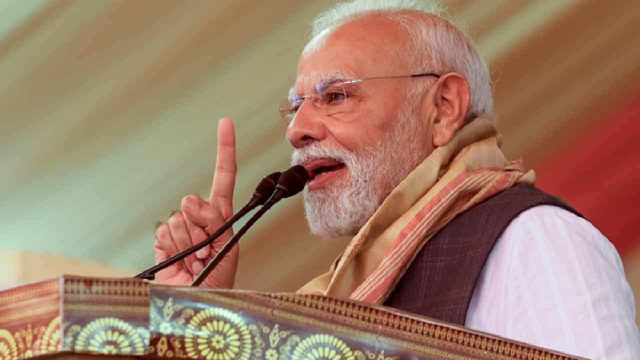 ನುಸುಳುಕೋರರನ್ನು ದೇಶದಿಂದ ಹೊರಹಾಕುತ್ತೇವೆ; ಬಿಹಾರ ರ್ಯಾಲಿಯಲ್ಲಿ ಆರ್ಜೆಡಿ, ಕಾಂಗ್ರೆಸ್ ವಿರುದ್ಧ ಪ್ರಧಾನಿ ಮೋದಿ ವಾಗ್ದಾಳಿ ನುಸುಳುಕೋರರನ್ನು ದೇಶದಿಂದ ಹೊರಹಾಕುತ್ತೇವೆ; ಬಿಹಾರ ರ್ಯಾಲಿಯಲ್ಲಿ ಆರ್ಜೆಡಿ, ಕಾಂಗ್ರೆಸ್ ವಿರುದ್ಧ ಪ್ರಧಾನಿ ಮೋದಿ ವಾಗ್ದಾಳಿ