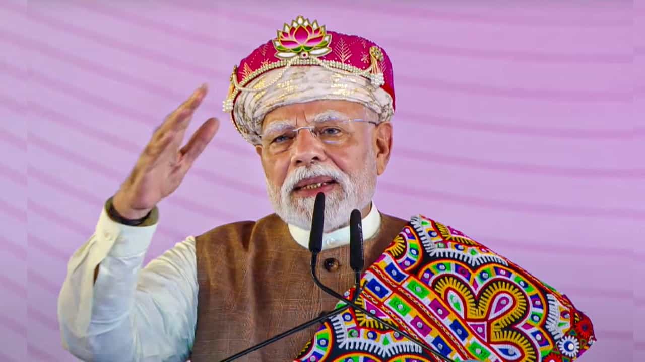 ಹೊಸ ಭಾರತ ಪರಮಾಣು ಬೆದರಿಕೆಗಳಿಗೆ ಹೆದರುವುದಿಲ್ಲ, ಉಗ್ರರ ಮನೆಗೆ ನುಗ್ಗಿ ಹೊಡೆಯುತ್ತದೆ; ಧಾರ್‌ನಲ್ಲಿ ಪ್ರಧಾನಿ ಮೋದಿ