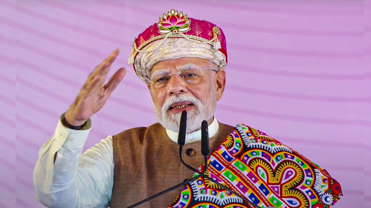 ಹೊಸ ಭಾರತ ಪರಮಾಣು ಬೆದರಿಕೆಗಳಿಗೆ ಹೆದರುವುದಿಲ್ಲ, ಉಗ್ರರ ಮನೆಗೆ ನುಗ್ಗಿ ಹೊಡೆಯುತ್ತದೆ; ಧಾರ್‌ನಲ್ಲಿ ಪ್ರಧಾನಿ ಮೋದಿ