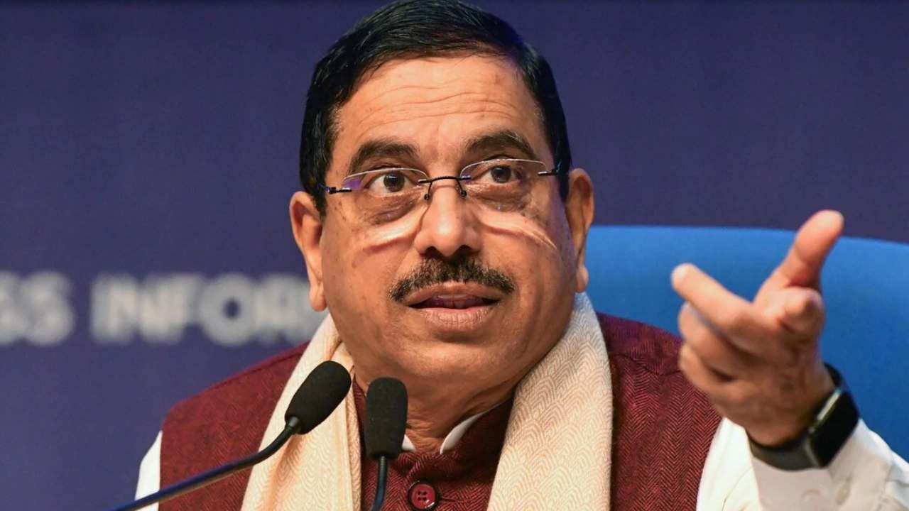 ಜಿಎಸ್ಟಿ ಪರಿಷ್ಕರಣೆ ಪ್ರಧಾನಿ ಮೋದಿ ಸರ್ಕಾರದ ದೊಡ್ಡ ಕೊಡುಗೆ: ಸಚಿವ ಪ್ರಲ್ಹಾದ್ ಜೋಶಿ ಜಿಎಸ್ಟಿ ಪರಿಷ್ಕರಣೆ ಪ್ರಧಾನಿ ಮೋದಿ ಸರ್ಕಾರದ ದೊಡ್ಡ ಕೊಡುಗೆ: ಸಚಿವ ಪ್ರಲ್ಹಾದ್ ಜೋಶಿ