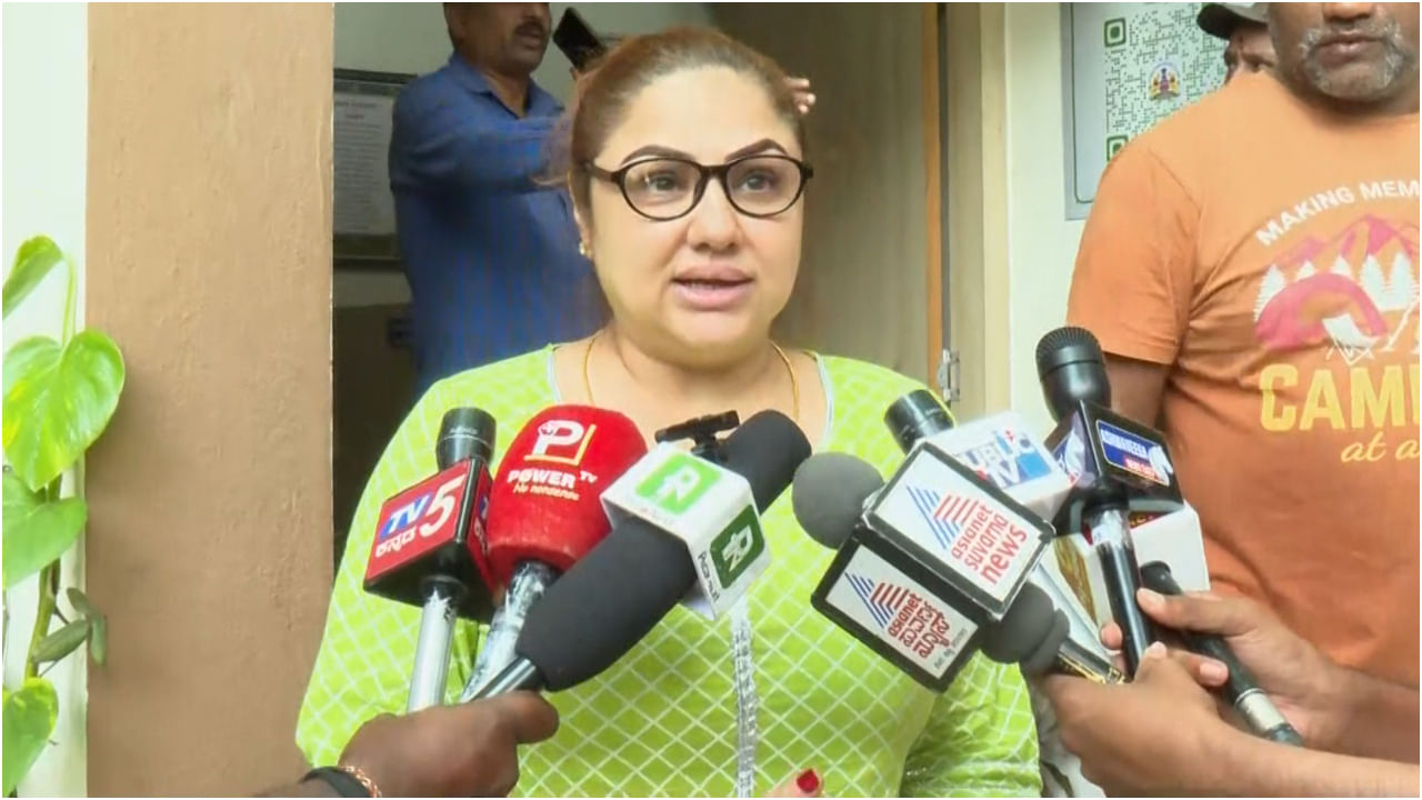 ಪ್ರಿಯಾಂಕಾ ಉಪೇಂದ್ರ ಐಫೋನ್ ಬಳಸಿದರೂ ಹ್ಯಾಕ್ ಆಗೋದು ತಪ್ಪಲಿಲ್ಲ: ಕಾರಣ ಏನು? ಪ್ರಿಯಾಂಕಾ ಉಪೇಂದ್ರ ಐಫೋನ್ ಬಳಸಿದರೂ ಹ್ಯಾಕ್ ಆಗೋದು ತಪ್ಪಲಿಲ್ಲ: ಕಾರಣ ಏನು?