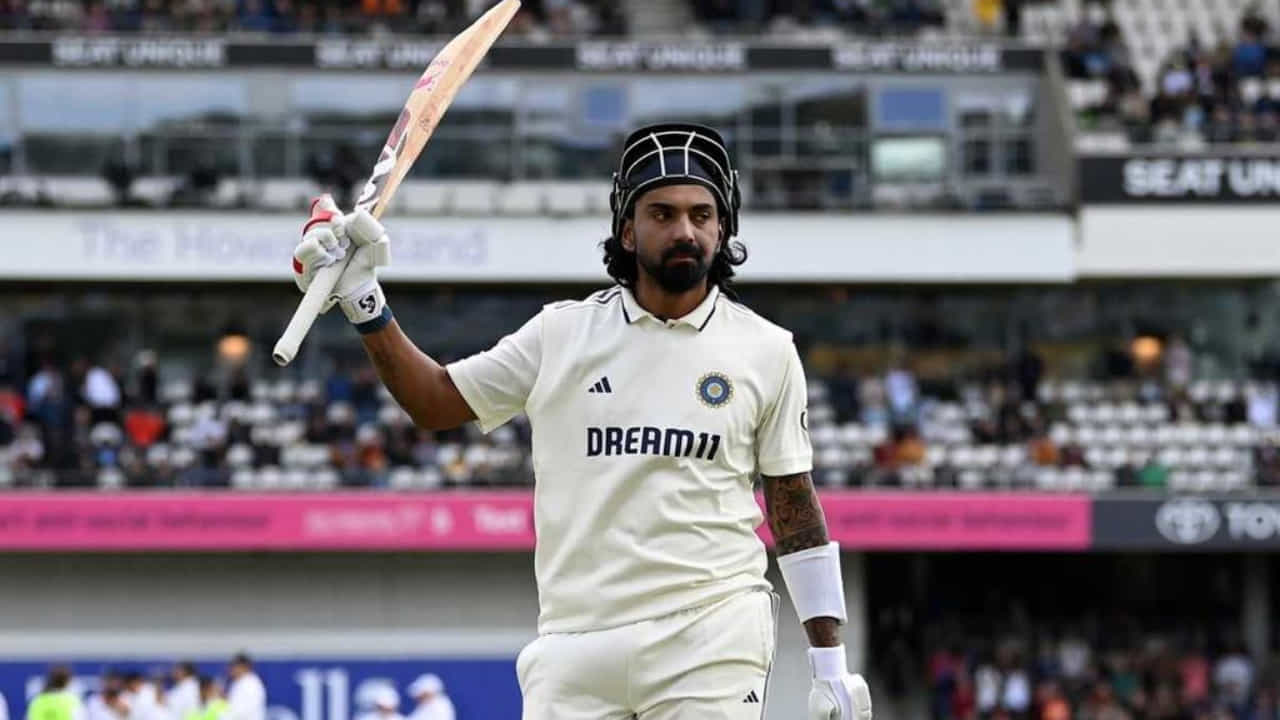 ಲಕ್ನೋದಲ್ಲಿ ನಡೆದ ಆಸ್ಟ್ರೇಲಿಯಾ ಎ ವಿರುದ್ಧದ 2 ಪಂದ್ಯಗಳ ಅನಧಿಕೃತ ಟೆಸ್ಟ್ ಸರಣಿಯನ್ನು ಭಾರತ ಎ ತಂಡ 1-0 ಅಂತರದಿಂದ ಗೆದ್ದುಕೊಂಡಿದೆ. ಆಸ್ಟ್ರೇಲಿಯಾ ಎ ನೀಡಿದ 412 ರನ್ಗಳ ಗುರಿಯನ್ನು ಬೆನ್ನಟ್ಟಿದ ಭಾರತ ಎ ಪರ ಕನ್ನಡಿಗ ಕೆಎಲ್ ರಾಹುಲ್ ಗೆಲುವಿನ ಶತಕ ಬಾರಿಸಿ ತಂಡವನ್ನು ಗೆಲ್ಲಿಸಿದ ಬಳಿಕವಷ್ಟೇ ಅಜೇಯರಾಗಿ ಡಗೌಟ್ ಸೇರಿಕೊಂಡರು.