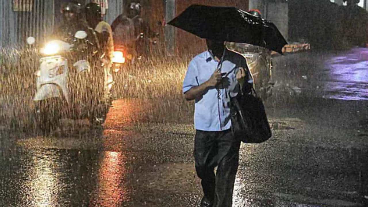Karnataka Weather: ಸೆ 22 ರವರೆಗೆ ಕರ್ನಾಟಕದಲ್ಲಿ ಮಳೆ, ಬೆಂಗಳೂರು ಸೇರಿ ಕೆಲ ಜಿಲ್ಲೆಗಳಿಗೆ ಯೆಲ್ಲೋ ಅಲರ್ಟ್