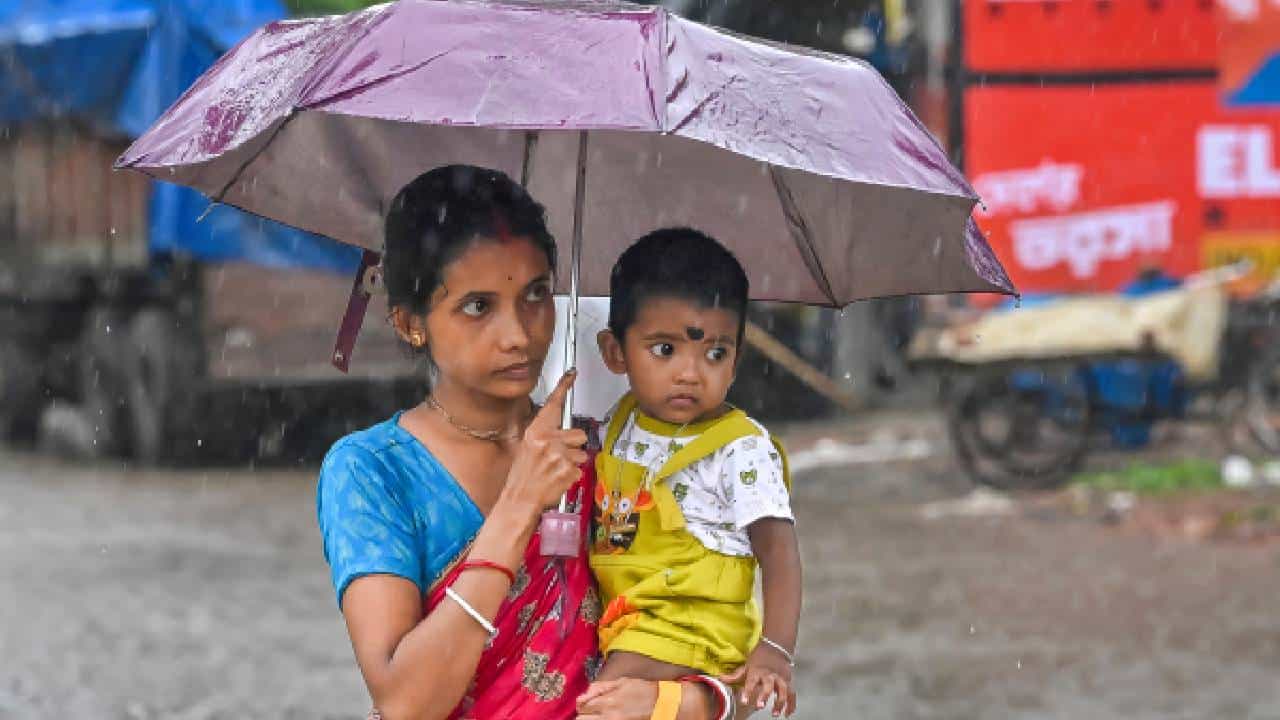 Karnataka Weather: ಕರ್ನಾಟಕದ ಉತ್ತರ ಒಳನಾಡಿನಲ್ಲಿ ಭಾರಿ ಮಳೆ, 5 ಜಿಲ್ಲೆಗಳಿಗೆ ಯೆಲ್ಲೋ ಅಲರ್ಟ್​