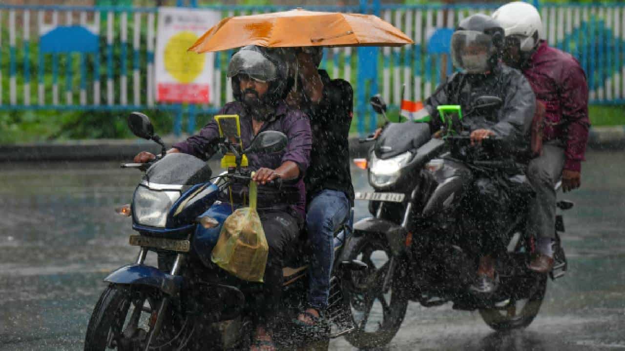 Karnataka Rains: ಕರ್ನಾಟಕದಾದ್ಯಂತ ಕಡಿಮೆಯಾಗಲಿದೆ ಮಳೆಯ ಅಬ್ಬರ, ಈ ಜಿಲ್ಲೆಗಳಲ್ಲಿ ಸಾಧಾರಣ ಮಳೆ