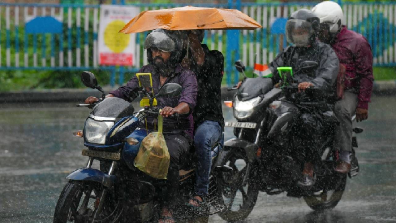 Karnataka Rains: ಕರ್ನಾಟಕದಾದ್ಯಂತ ಕಡಿಮೆಯಾಗಲಿದೆ ಮಳೆಯ ಅಬ್ಬರ, ಈ ಜಿಲ್ಲೆಗಳಲ್ಲಿ ಸಾಧಾರಣ ಮಳೆ Karnataka Rains: ಕರ್ನಾಟಕದಾದ್ಯಂತ ಕಡಿಮೆಯಾಗಲಿದೆ ಮಳೆಯ ಅಬ್ಬರ, ಈ ಜಿಲ್ಲೆಗಳಲ್ಲಿ ಸಾಧಾರಣ ಮಳೆ