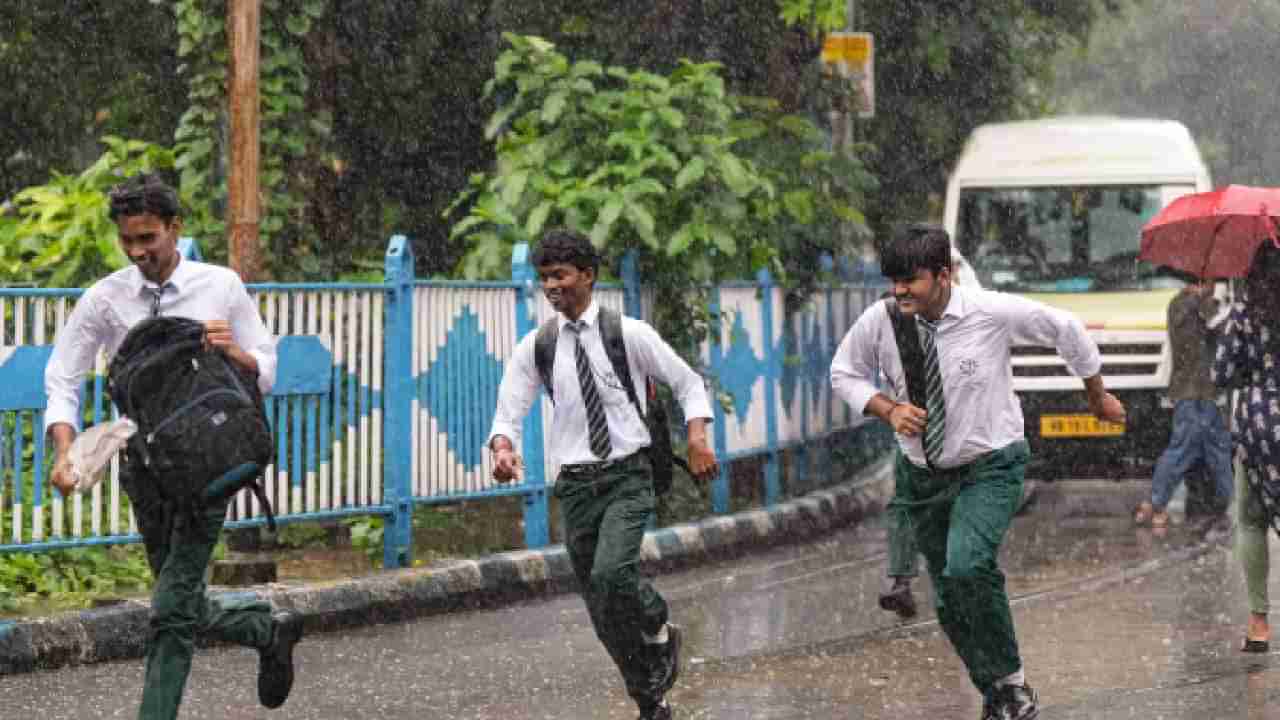 Karnataka Rains: ಬೆಂಗಳೂರು ಸೇರಿ ಕರ್ನಾಟಕದ 19 ಜಿಲ್ಲೆಗಳಲ್ಲಿ ಮುಂದಿನ 3 ದಿನ ಧಾರಾಕಾರ ಮಳೆ, ಯೆಲ್ಲೋ ಅಲರ್ಟ್​​