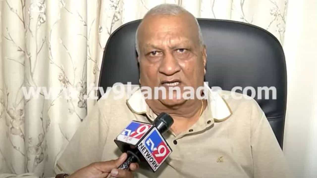 ರಾಜಣ್ಣ ಬಳಿಕ ಮತ್ತೊಬ್ಬ ಹಿರಿಯ ಶಾಸಕನಿಗೆ ಕಾಂಗ್ರೆಸ್ ಹೈಕಮಾಂಡ್ ಶಾಕ್: ನಿಗಮ ಮಂಡಳಿ ಅಧ್ಯಕ್ಷ ಸ್ಥಾನದಿಂದ ಗೇಟ್ಪಾಸ್ ರಾಜಣ್ಣ ಬಳಿಕ ಮತ್ತೊಬ್ಬ ಹಿರಿಯ ಶಾಸಕನಿಗೆ ಕಾಂಗ್ರೆಸ್ ಹೈಕಮಾಂಡ್ ಶಾಕ್: ನಿಗಮ ಮಂಡಳಿ ಅಧ್ಯಕ್ಷ ಸ್ಥಾನದಿಂದ ಗೇಟ್ಪಾಸ್