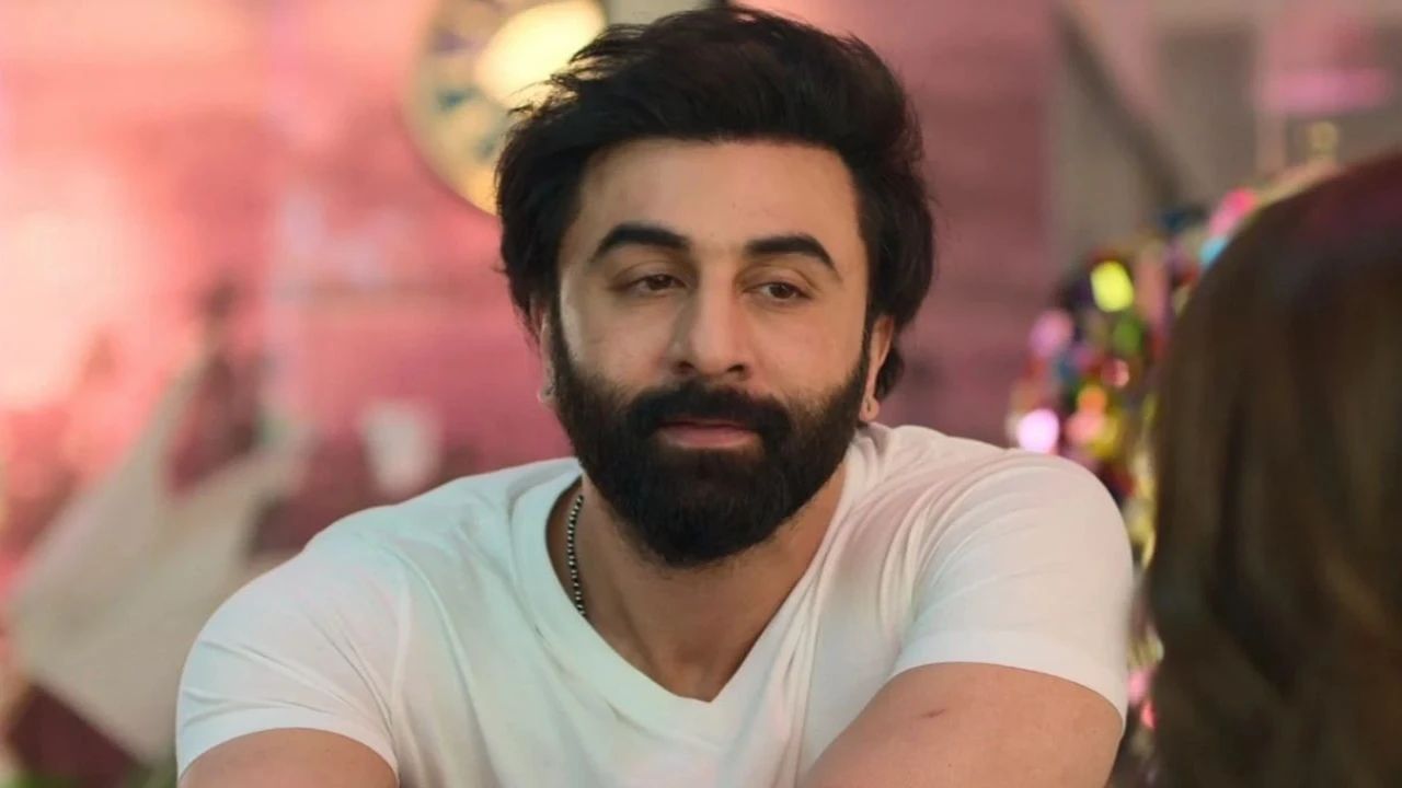 ಶಾರುಖ್ ಖಾನ್ ಪುತ್ರನ ಸಹವಾಸದಿಂದ ರಣ್​​ಬೀರ್​​ ಕಪೂರ್​​ ವಿರುದ್ಧ ದೂರು