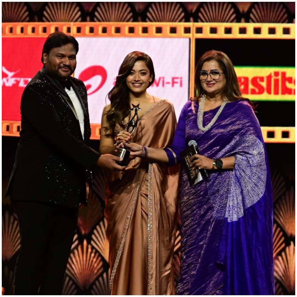 ರಶ್ಮಿಕಾ ಮಂದಣ್ಣ ಅವರು ಅತ್ಯುತ್ತಮ ನಟಿ ಅವಾರ್ಡ್ ಪಡೆದಿದ್ದಾರೆ. ‘ಪುಷ್ಪ 2’ ಚಿತ್ರದ ನಟನೆಗೆ ಅವರಿಗೆ ಈ ಪ್ರಶಸ್ತಿ ದೊರಕಿದೆ ಎಂಬುದು ವಿಶೇಷ. ಈ ಸಿನಿಮಾ ಮೂಲಕ ರಶ್ಮಿಕಾ ಮಂದಣ್ಣ ಅವರ ಖ್ಯಾತಿ ವಿಶ್ವ ಮಟ್ಟದಲ್ಲಿ ಪಸರಿಸಿದೆ.