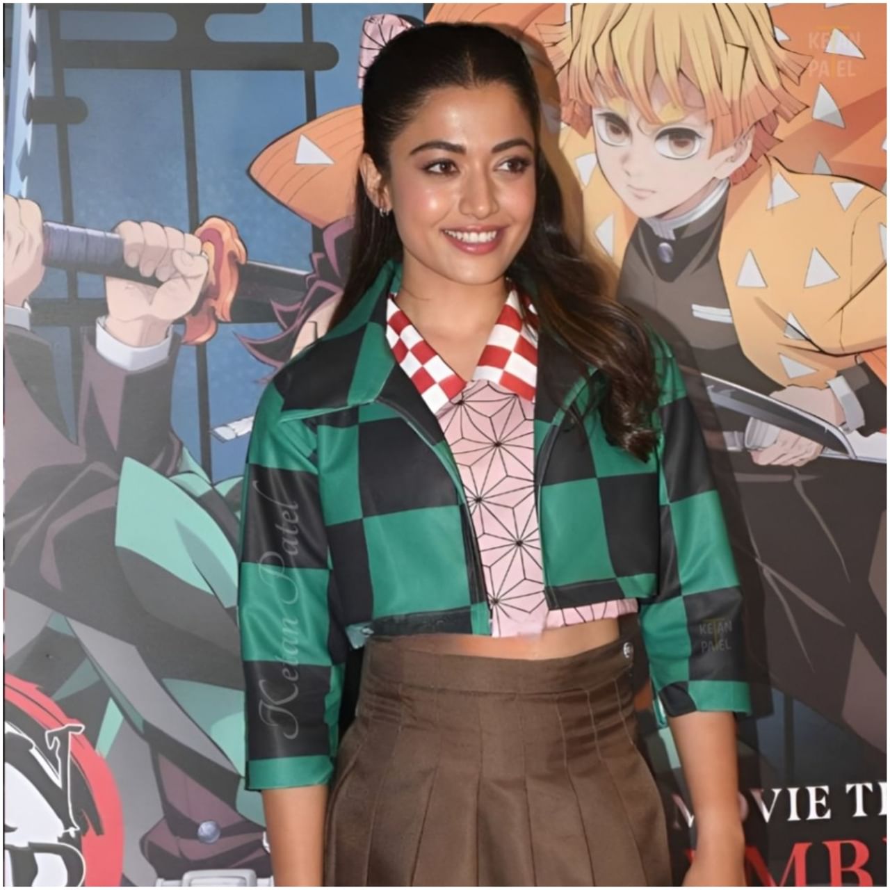 ರಶ್ಮಿಕಾ ಮಂದಣ್ಣ ಅವರು ಯಾವಾಗಲೂ ತಮ್ಮ ಭಿನ್ನ ಉಡುಗೆ ಮೂಲಕ ಗಮನ ಸೆಳೆಯುತ್ತಾರೆ. ಕೆಲವೊಮ್ಮೆ ಅವರು ಸೀರೆಯಲ್ಲಿ ಮಿಂಚಿದರೆ, ಇನ್ನೂ ಕೆಲವೊಮ್ಮೆ ಅವರು ಕ್ಯಾಶುವಲ್ ಉಡುಗೆಯಲ್ಲಿ ಗಮನ ಸೆಳೆಯುತ್ತಾರೆ. ಅವರ ಹೊಸ ಫೋಟೋಗಳು ಈಗ ವೈರಲ್ ಆಗಿವೆ.