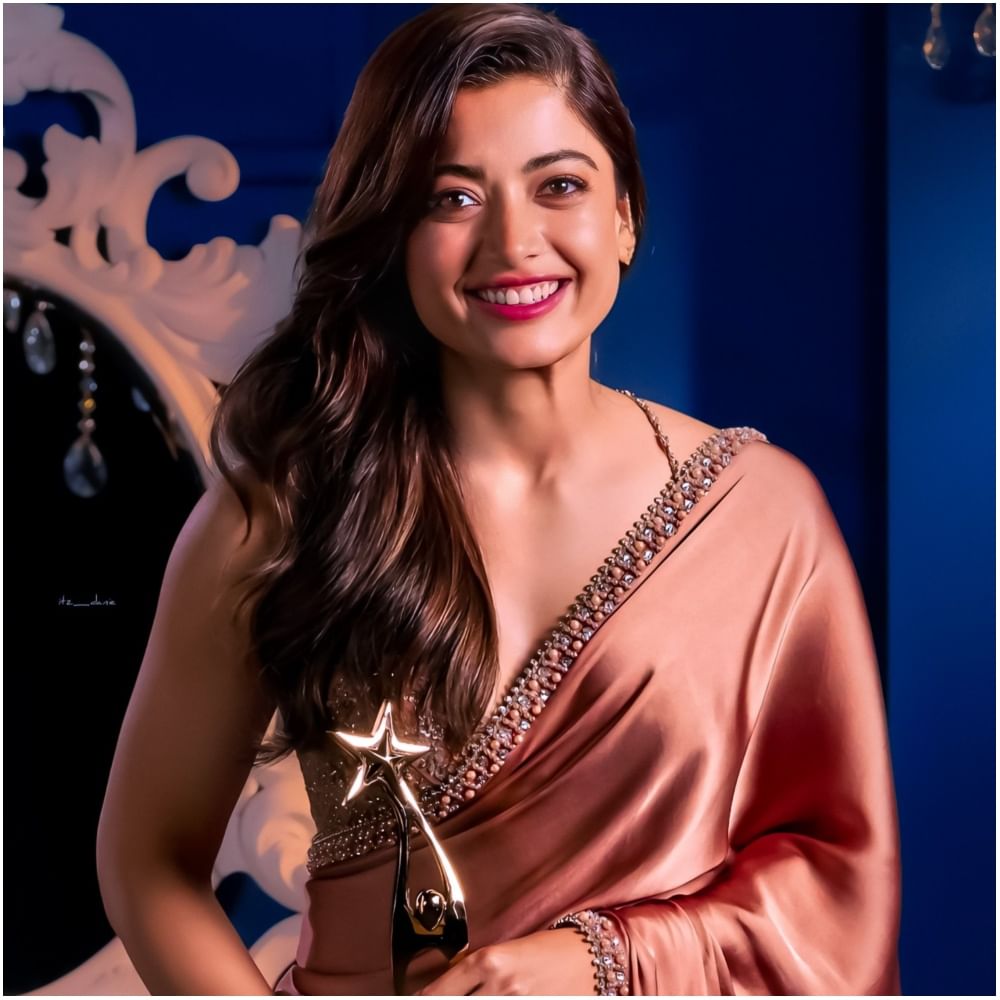 ರಶ್ಮಿಕಾ ಈ ಫೋಟೋಗೆ ವಿವಿಧ ರೀತಿಯ ಕಮೆಂಟ್​ಗಳು ಬಂದಿವೆ. ಕೆಲವರು ರಶ್ಮಿಕಾಗೆ ದೃಷ್ಟಿ ಬೀಳಬಹುದು ಎಂದು ಹೇಳಿದ್ದಾರೆ. ಇನ್ನೂ ಕೆಲವರು ರಶ್ಮಿಕಾ ಹೇರ್​ಸ್ಟೈಲ್ ಇಷ್ಟ ಆಗಿದೆ ಎಂದಿದ್ದಾರೆ. ಒಟ್ಟಾರೆ ಅವರ ಈ ಲುಕ್ ಎಲ್ಲರಿಗೂ ಇಷ್ಟ ಅಂತೂ ಆಗಿದೆ.