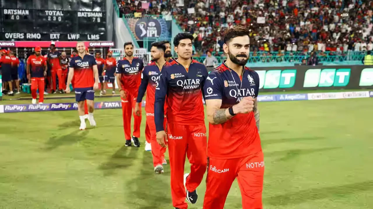 ಆರ್ಸಿಬಿ ತಂಡಕ್ಕೆ ಅಪಾರ ಅಭಿಮಾನಿಗಳಿದ್ದಾರೆ. ಇದೀಗ ತಂಡ ಚಾಂಪಿಯನ್ ಪಟ್ಟವನ್ನು ಸಹ ಅಲಂಕರಿಸಿದೆ. ಹೀಗಾಗಿ ಉತ್ತಮ ನಿರ್ವಹಣಾ ತಂಡವನ್ನು ಫ್ರಾಂಚೈಸಿ ಹೊಂದಿದೆ. ಇದೇ ಕಾರಣದಿಂದಾಗಿ ರಾಯಲ್ ಚಾಲೆಂಜರ್ಸ್ ಬೆಂಗಳೂರು ಫ್ರಾಂಚೈಸಿಯ ಸಂಪೂರ್ಣ ಶೇರು ಮಾರಾಟ ಮಾಡಲು ಡಿಯಾಜಿಯೋ ಕಂಪೆನಿ ಆಸಕ್ತಿ ತೋರಿದೆ.